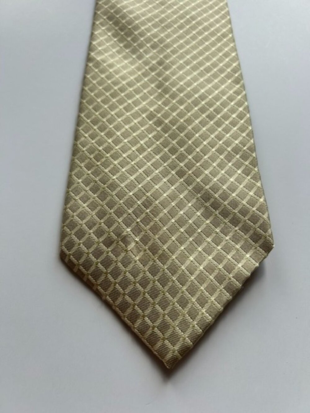 Hugo Boss 100% Silk Tie — Gold/Beige Diamond Pattern